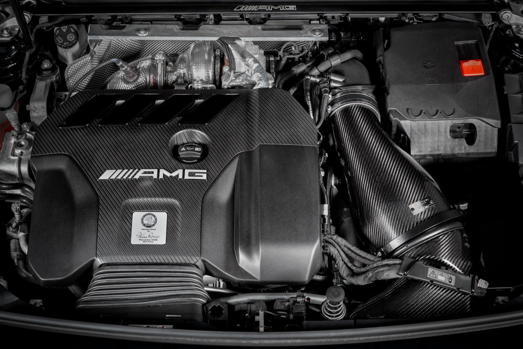 Eventuri_Mercedes-Benz_A45_CLA45_AMG_Carbon_Intake-1